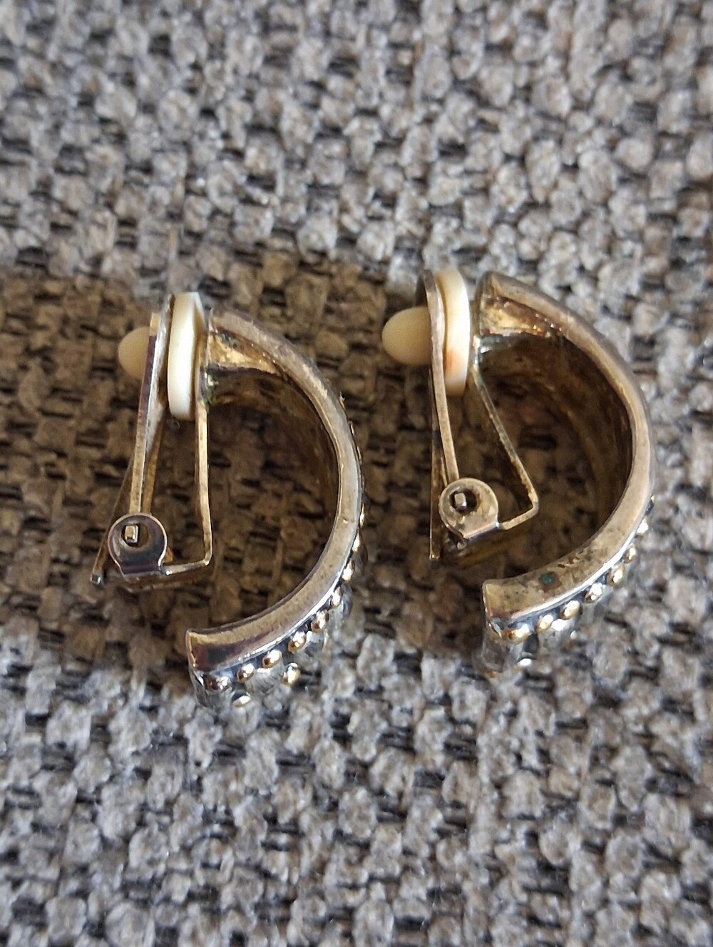 Vintage Two-Tone Ribbed Hoop Earrings - Silver & Gold - Picture 5 of 6